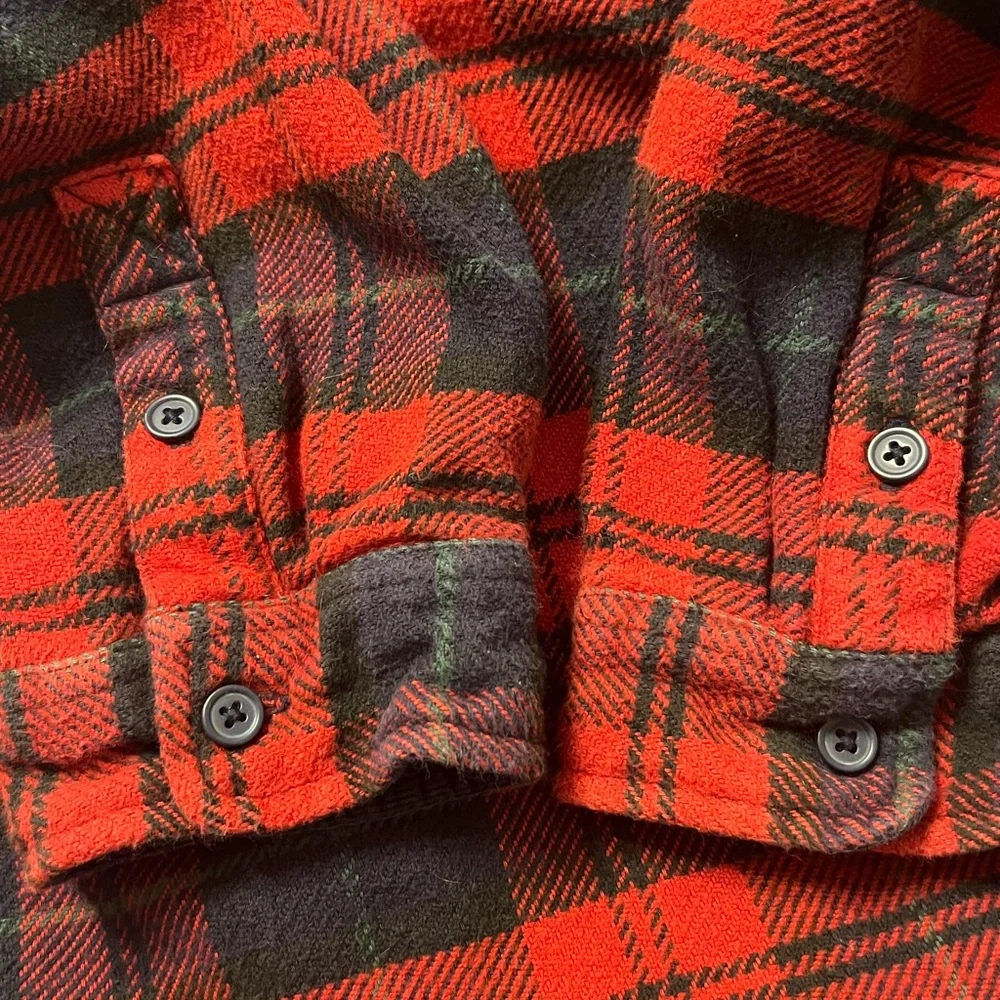 American Eagle Navy and Red Plaid Hooded Flannel Shirt M